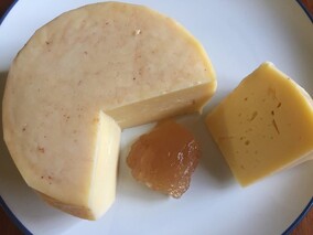 Pink Murray River Salt Gouda with Pear & Ginger Paste